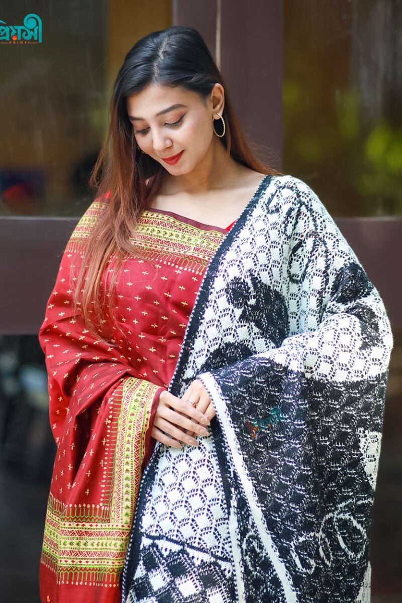 কাশ্মীরি উল ফেব্রিক্স কদম শাল  (হোয়াইট এন্ড ব্ল্যাক)