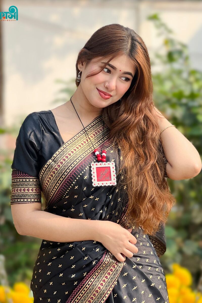 মায়াবীনি প্রিমিয়াম এমব্রয়ডারী এন্ড হ্যান্ড ব্লক ডিজাইন শাড়ী (ব্ল্যাক)