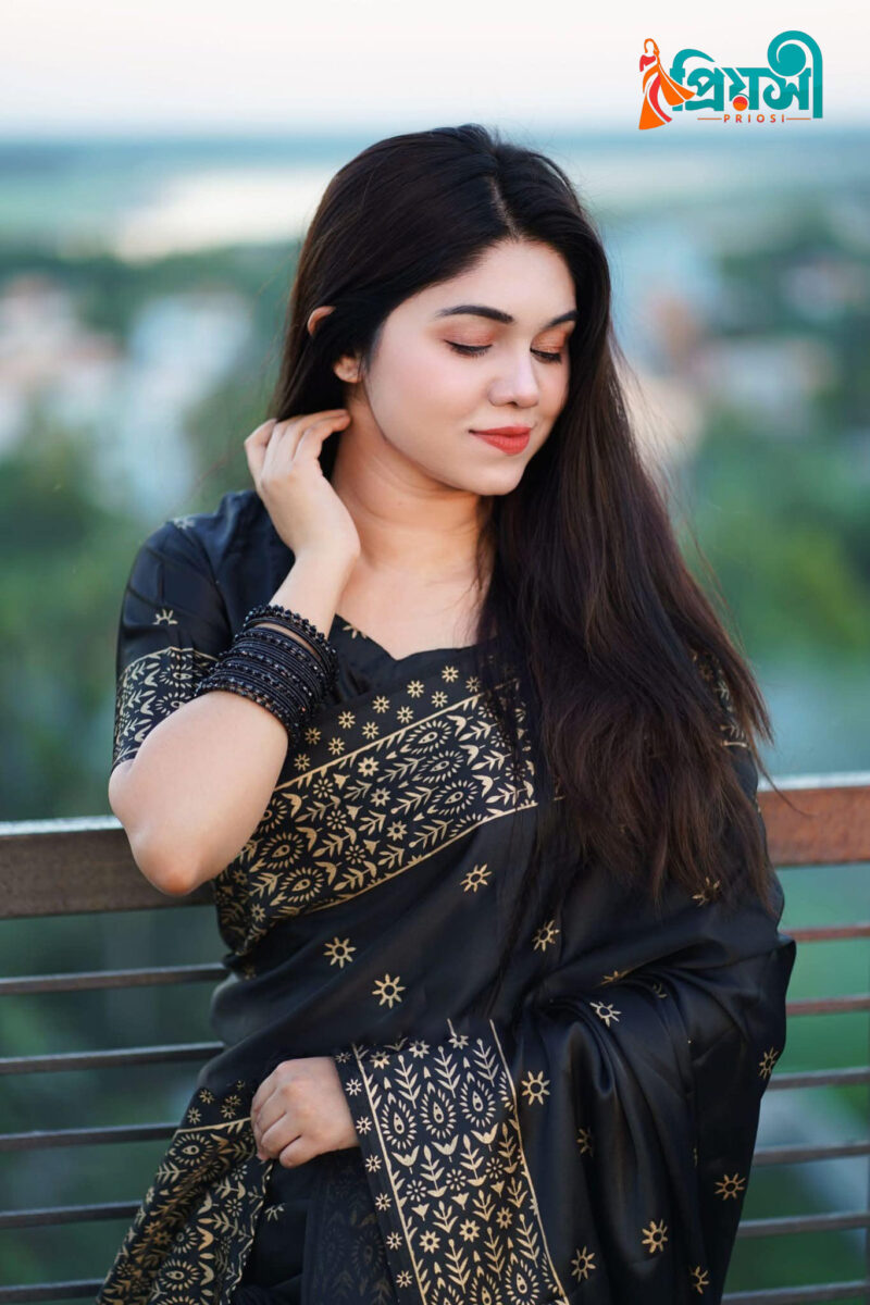 বধুয়া বেনারসী জাপানী সিল্ক স্কিন প্রিন্ট শাড়ী (ব্ল্যাক)